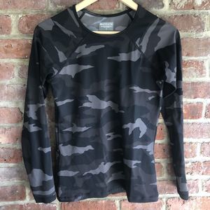 Athleta Women’s Freestyle Black/Gray Camo Rashguard Long Sleeve Top Swim Size S